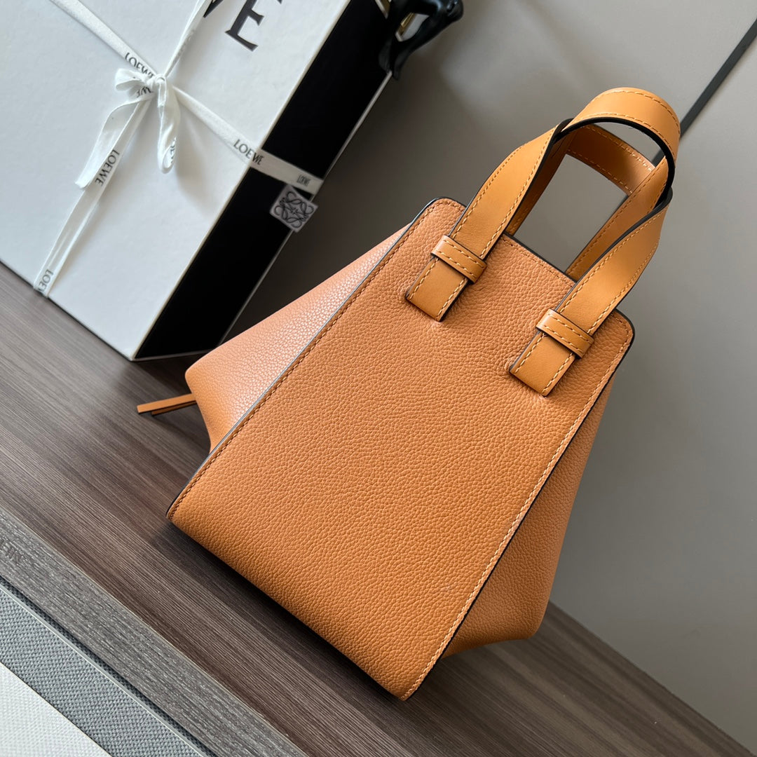 LOEWE 25S HAMMOCK BAG 20 IN ORANGE CALFSKIN GOLD HARDWARE