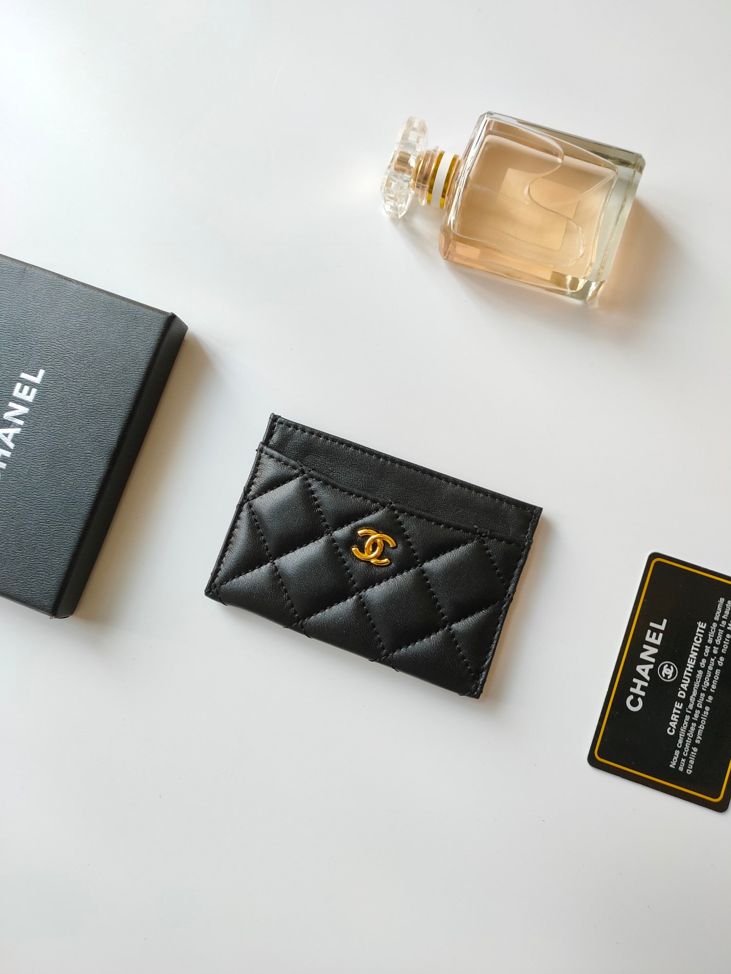 CHANEL CARD HOLDER 11.2 BLACK CALFSKIN GOLD ICON