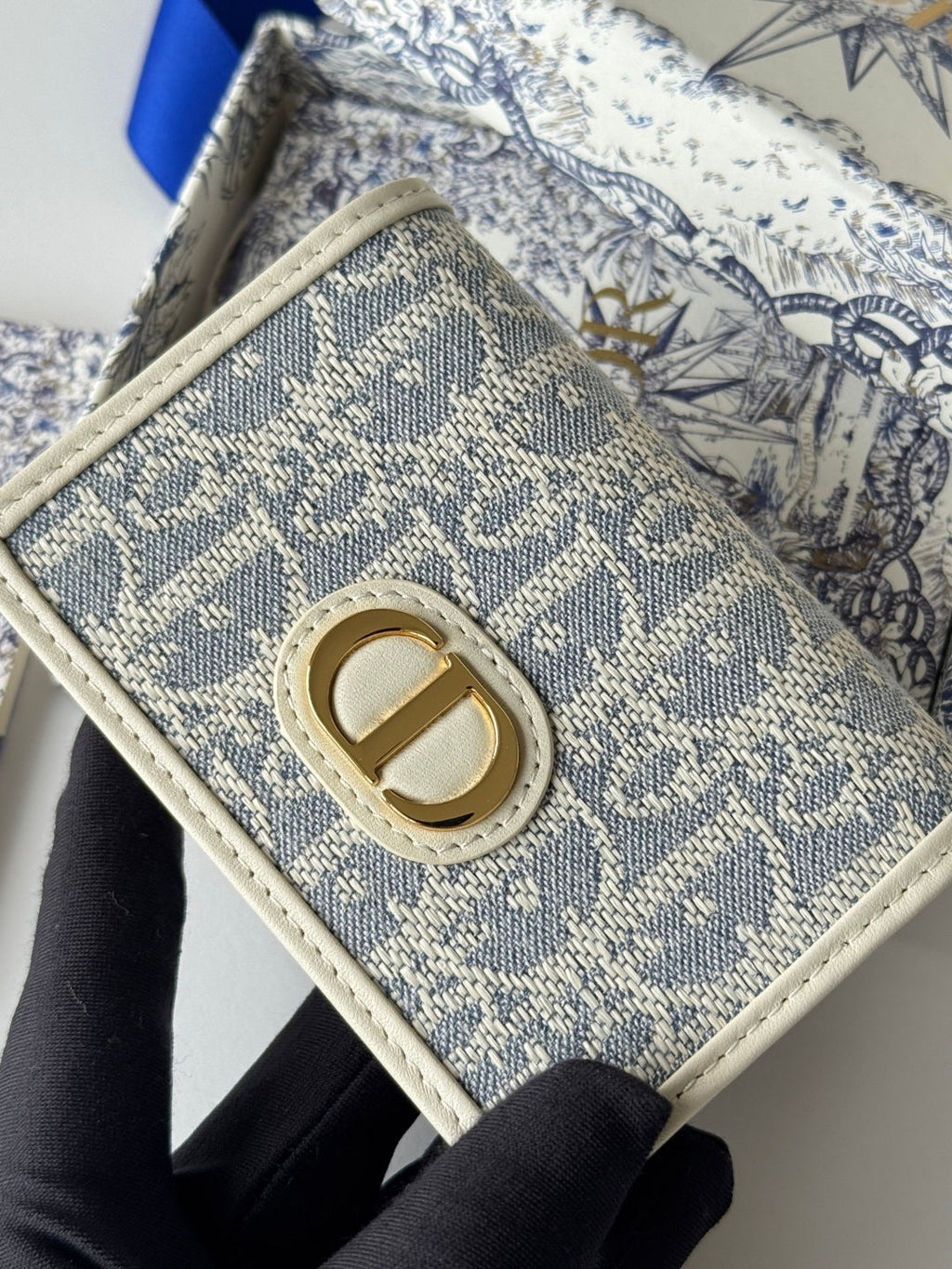 DIOR 25S CARO CARD HOLDER 11 IN LIGHT BLUE CALFSKIN AND CANVAS GOLD HARDWARE