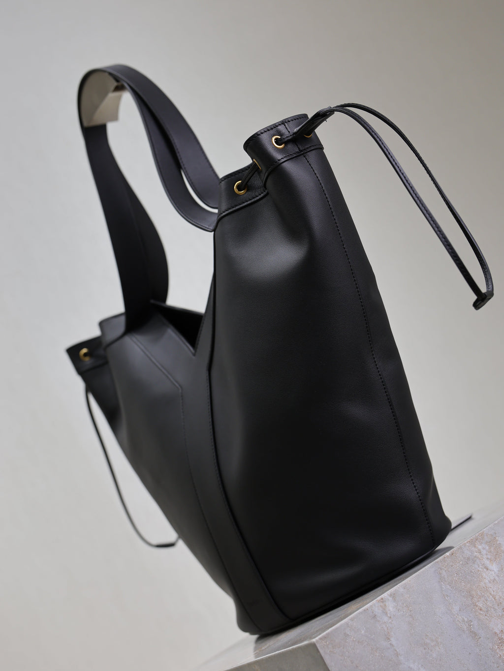 YSL 25S Y LARGE HOBO 50 IN BLACK CALFSKIN GOLD HARDWARE